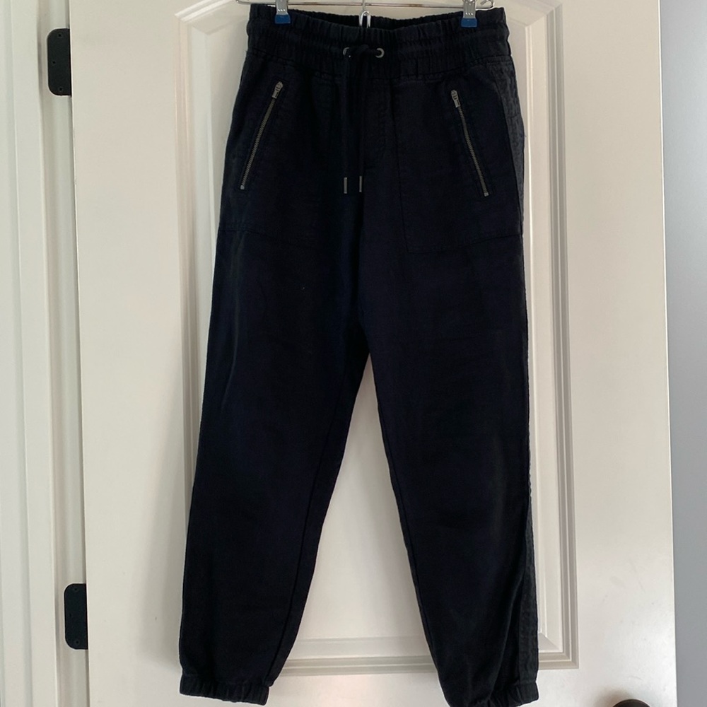 Discover the perfect blend of style and comfort with Athleta linen joggers!